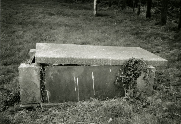 Photograph of an unknown grave
